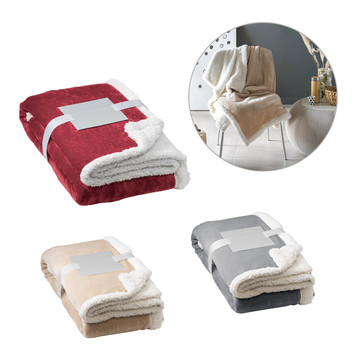 HEIDEN. Coperta reversibile in pile confezionata (190 g/m²) con nastro in raso e cartoncino personalizzabile - HEIDEN. Coperta reversibile in pile confezionata (190 g/m²) con nastro in raso e cartoncino personalizzabile