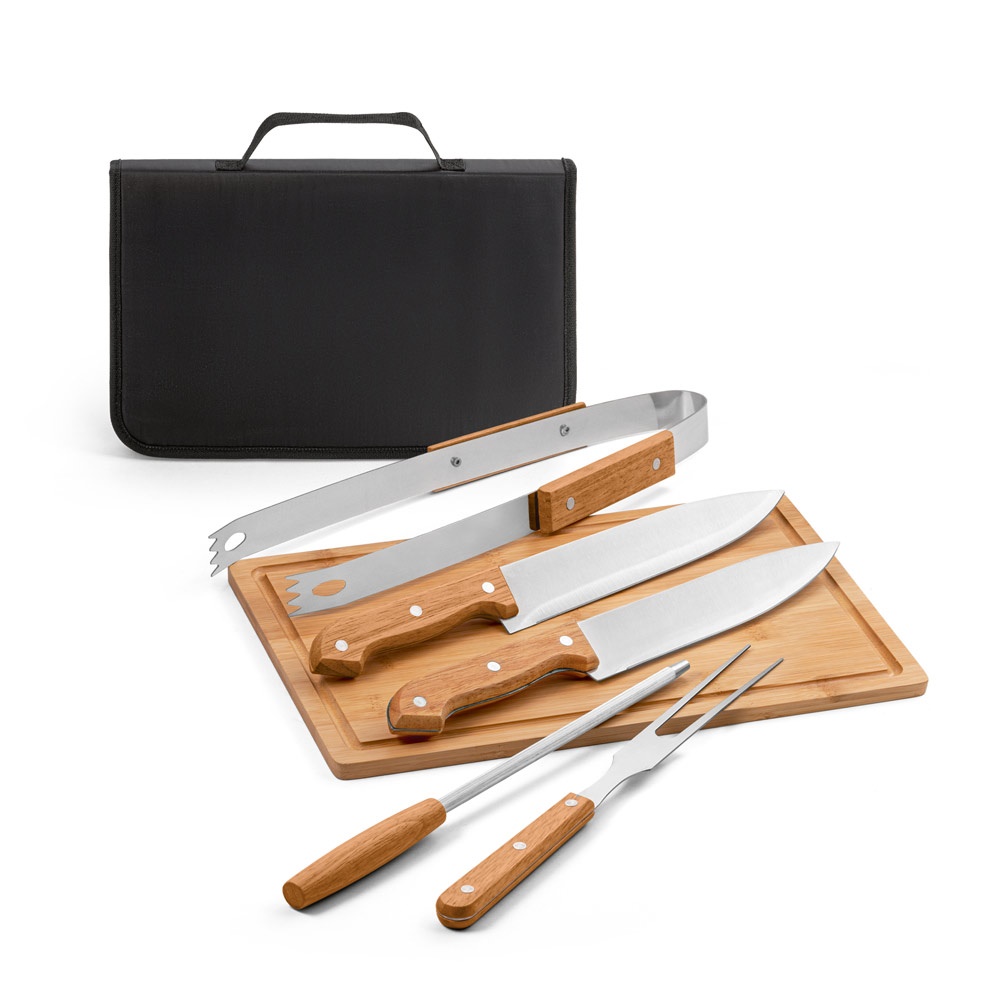 FLARE. Set per barbecue composto da tagliere in bambù e 5 utensili in legno e acciaio inox