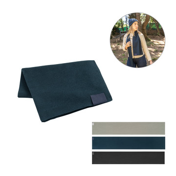 SERENITY. Sciarpa in poliestere riciclato (100% rPET) con dettaglio cucito per la personalizzazione - SERENITY. Sciarpa in poliestere riciclato (100% rPET) con dettaglio cucito per la personalizzazione